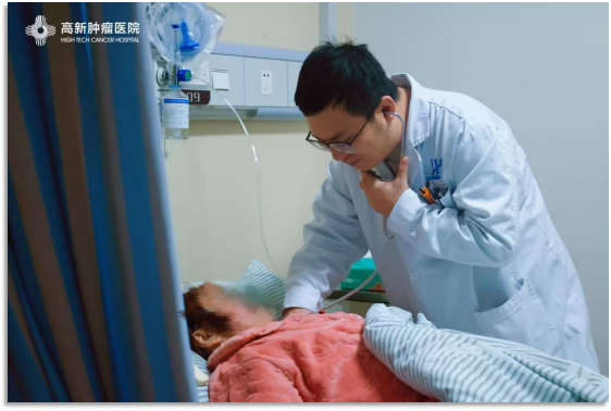 醫(yī)生“收下”千元紅包，結(jié)果很暖心！
